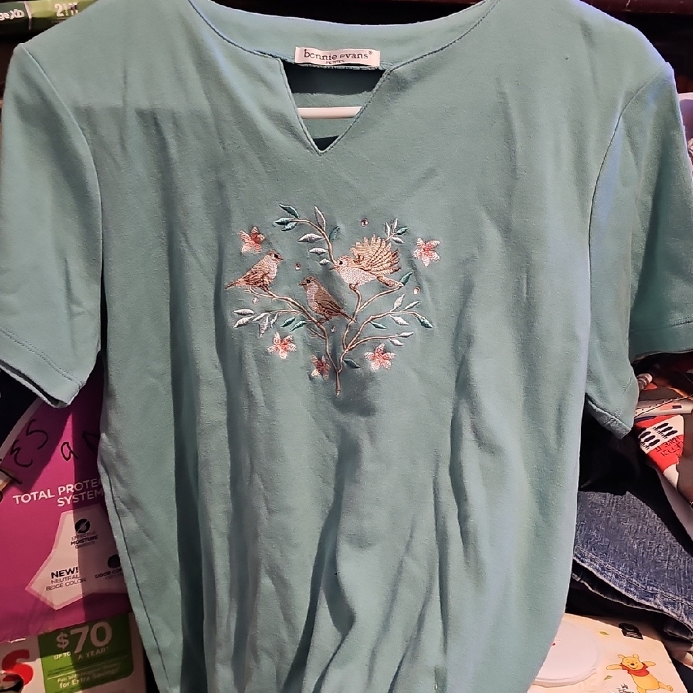 !!.               Womens Petite MEDIUM Embroidered Women's Top.      1